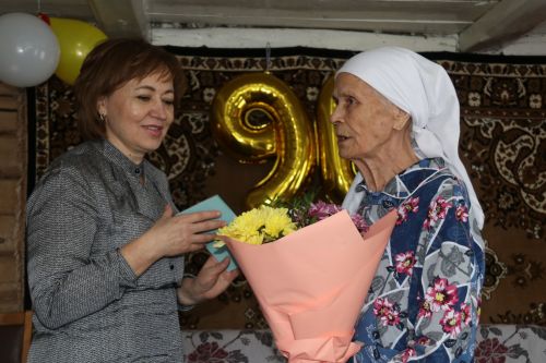 С Акбашем переплетены ее корни