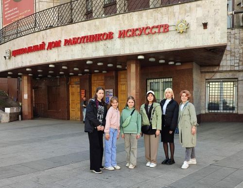 Победителей - художниц пригласили в Москву