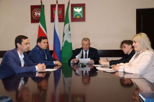 Несовершеннолетние имеют права, родители – обязанности