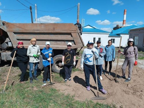 Работники культуры Ютазинского района вышли на субботник