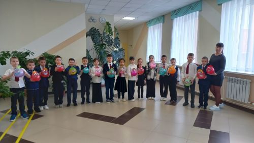 «Ребята, давайте знакомиться!» - обратилась к первоклашкам педагог ЦДТ