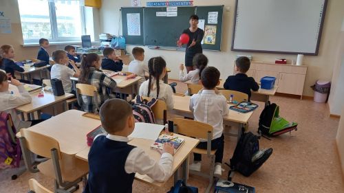 «Ребята, давайте знакомиться!» - обратилась к первоклашкам педагог ЦДТ