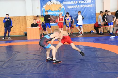 В Уруссу проходит сегодня Открытый республиканский турнир по греко-римской борьбе