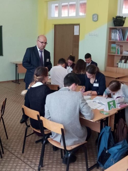 Школы испытывают дефицит в педагогах-мужчинах?
