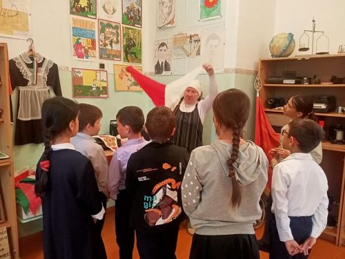 Нынешние школьники узнали кто такие пионеры