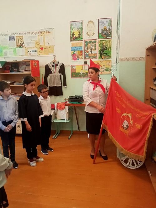 Нынешние школьники узнали кто такие пионеры