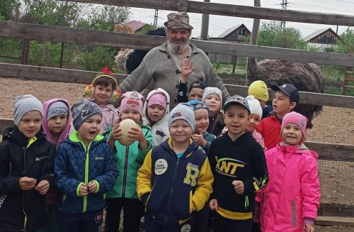 Уруссинские детсадовцы посетили страусиную ферму