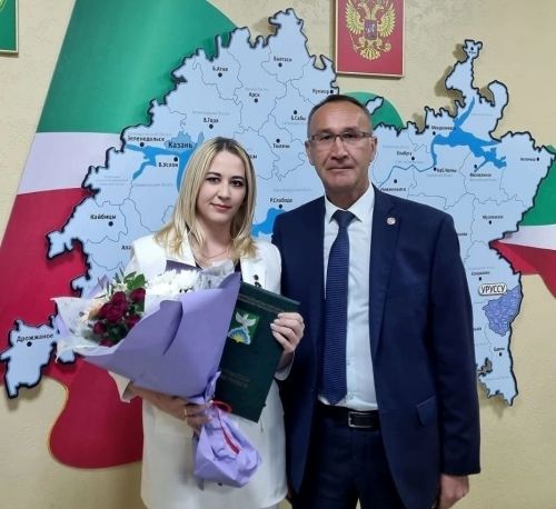 На еженедельном совещании глава Ютазинского района вручил награды достойным