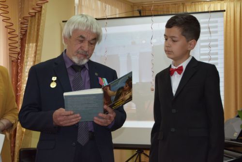 Юный пианист УДШИ Данияр Шарипов выступил с сольным концертом