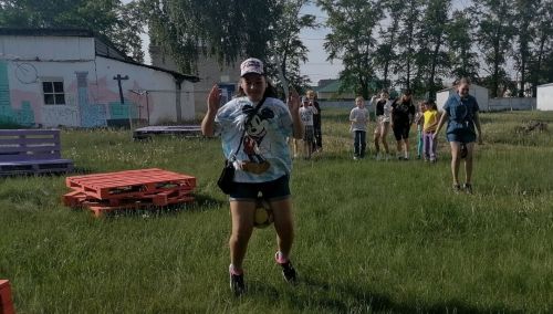 Театральная группа студии «Юные таланты» урок провела на свежем воздухе на «Территории дружбы»