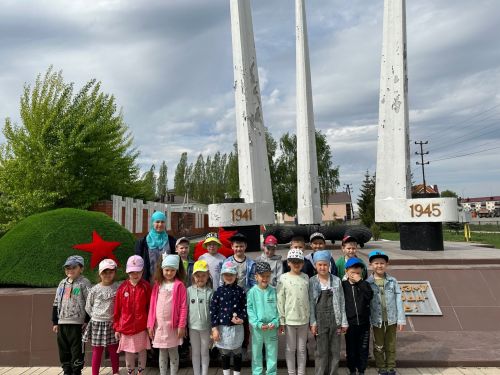 Детсадовцы нарисовали «Салют Победы»