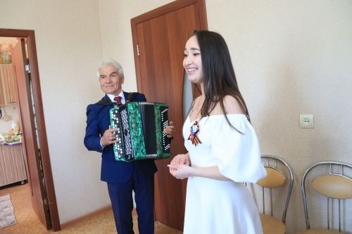 В День Победы участникам Великой Отечественной войны района вручили подарки