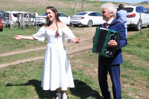 В День Победы участникам Великой Отечественной войны района вручили подарки