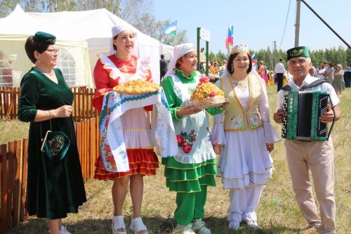 Праздничный майдан многоголосьем зазывал на Сабантуй