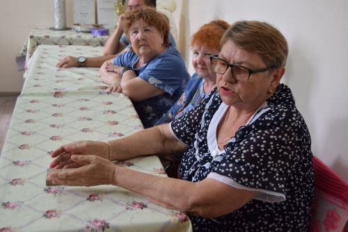 Встреча с районным офтальмологом состоялась в местном отделении общества слепых