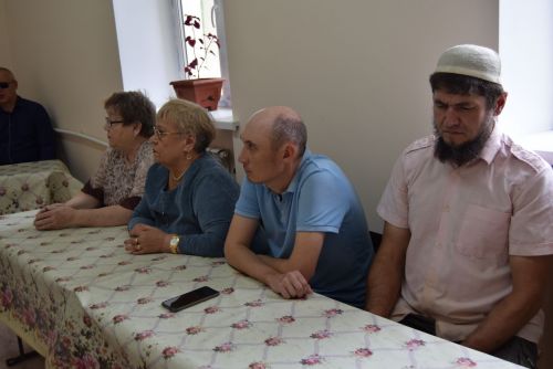 Встреча с районным офтальмологом состоялась в местном отделении общества слепых