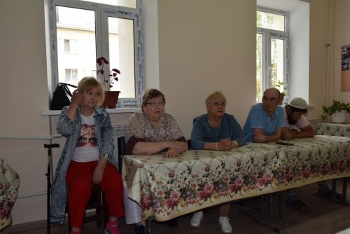 Встреча с районным офтальмологом состоялась в местном отделении общества слепых