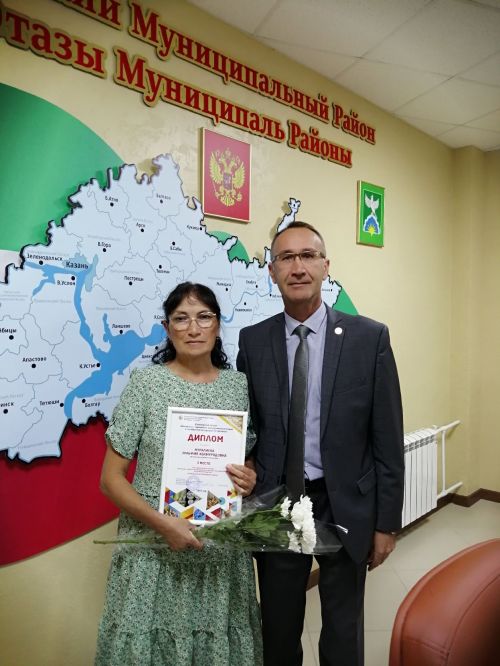 Из зала заседания: глава района чествовал отличившихся в работе и общественной жизни ютазинцев