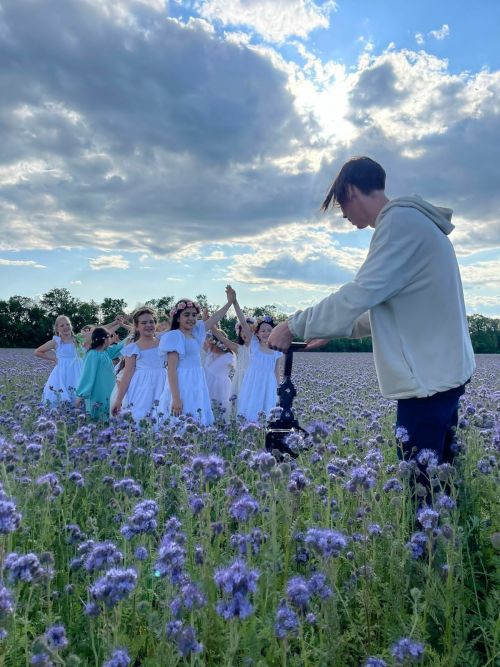 Девочки из ансамбля «Сударушка» приняли участье в съемках видеоклипа