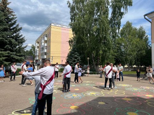 Сегодня  в Уруссинской СОШ№ 2 прошло торжественное вручение аттестатов