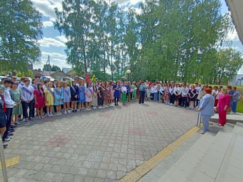 Уруссинские девятиклассники получили аттестаты