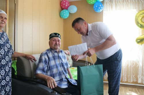 Сегодня 95-летний юбилей отмечает ветеран Великой Отечественной войны Абдулхак Хаялиев
