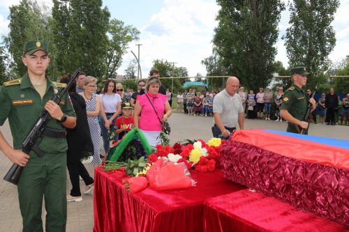Жители района попрощались с погибшим в СВО земляком