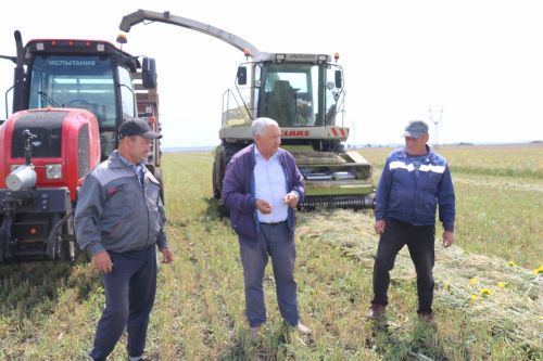 Заслуженный механизатор Татарстана не сдает позиций