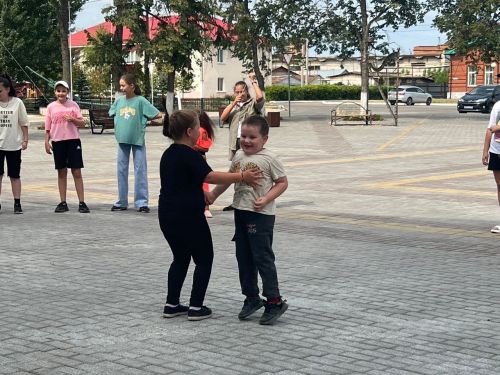 Уруссинские дети приняли участие в игровой программе «Волшебники детства»