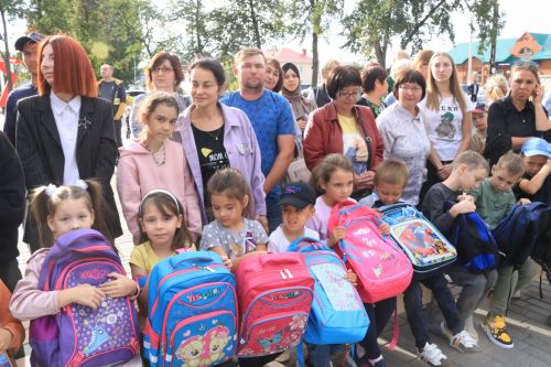 Будущим первоклассникам — ранцы в подарок