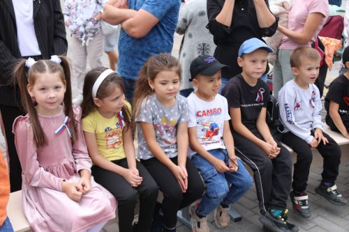Будущим первоклассникам — ранцы в подарок