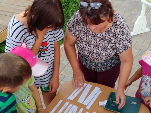 Каракашлинская сельская библиотека провела литературную викторину «Разноцветная карусель»