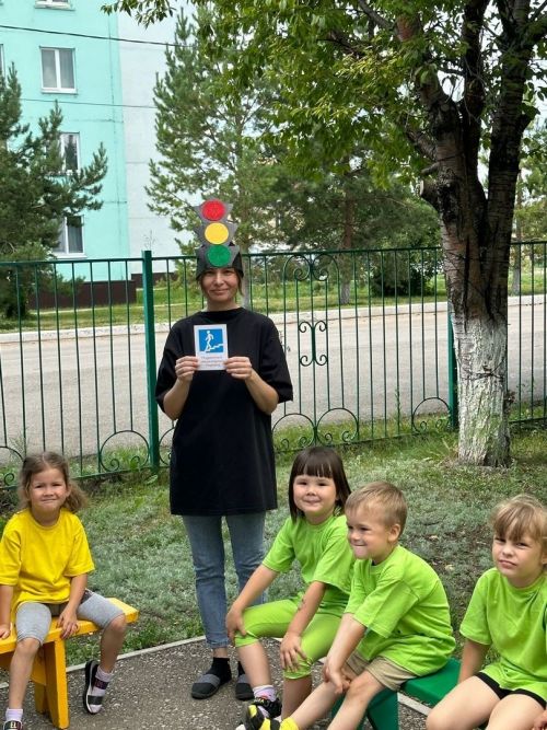Воспитанники ДОУ 4 пгт Уруссу отпраздновали День светофора