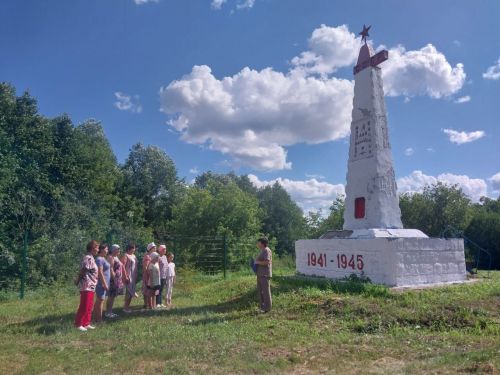 В Каракашлинской сельской библиотеке  провели час памяти