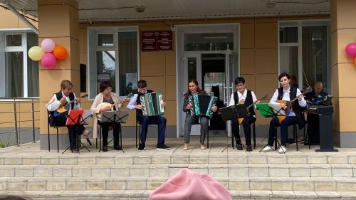 В Уруссинской школе искусств  День знаний встретили концертом