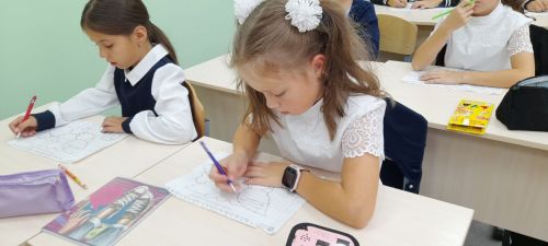 Во всех школах России учебная неделя началась с классного часа «Разговоры о важном»