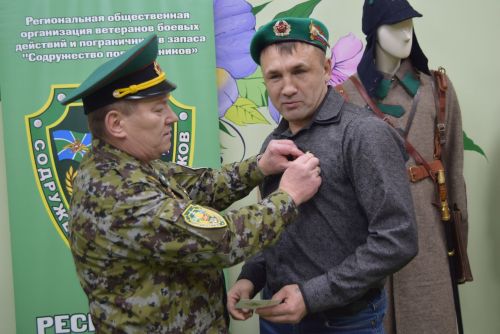 В Уруссинской начальной школе открылся мобильный музей - выставка «На защите границ».