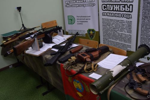 В Уруссинской начальной школе открылся мобильный музей - выставка «На защите границ».