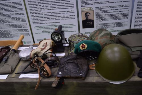 В Уруссинской начальной школе открылся мобильный музей - выставка «На защите границ».
