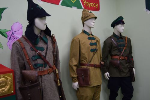 В Уруссинской начальной школе открылся мобильный музей - выставка «На защите границ».