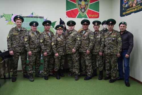 В Уруссинской начальной школе открылся мобильный музей - выставка «На защите границ».