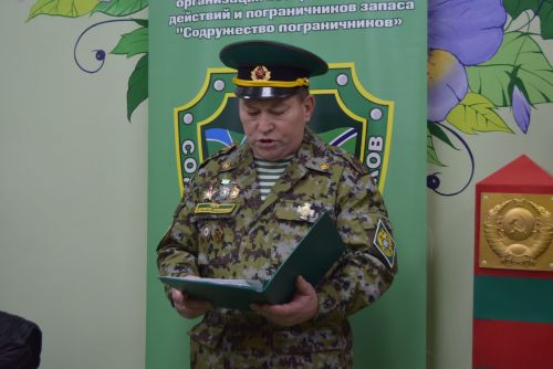 В Уруссинской начальной школе открылся мобильный музей - выставка «На защите границ».