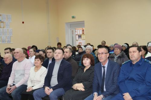 Абсалямовцы на сходе активно задавали вопросы