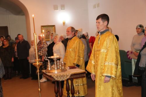 В Свято-Никольском храме Уруссу состоялась Рождественская служба