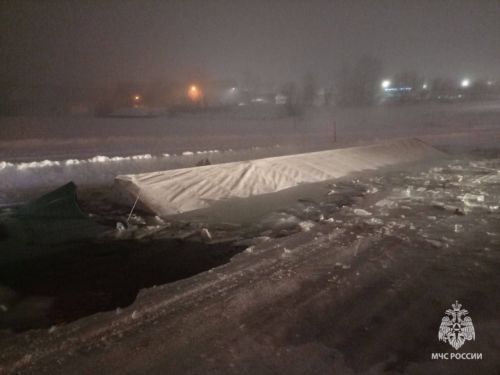 В Башкортостане грузовой автомобиль провалился под лед на реке Белая