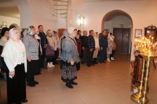 В Свято-Никольском храме Уруссу состоялась Рождественская служба