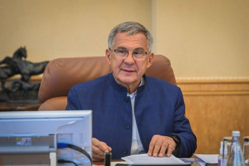 Рустам Минниханов поздравил жителей Татарстана с Днем Конституции России