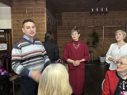 Чтобы они всегда были окружены заботой и вниманием