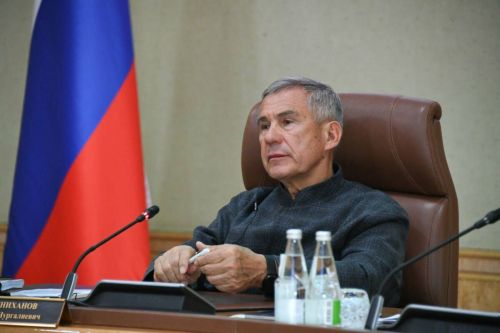 Рустам Минниханов призвал татарстанцев не поддаваться панике