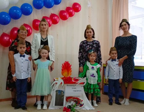 В День героев Отечества дети и родители Дым-Тамакского детского сада собрались, чтобы отдать дань памяти и уважения нашим защитникам